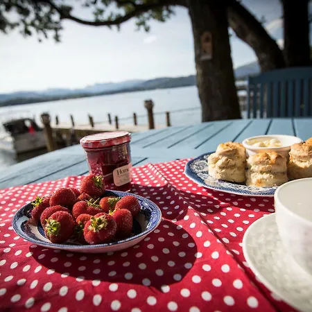 Lakeside Holiday home